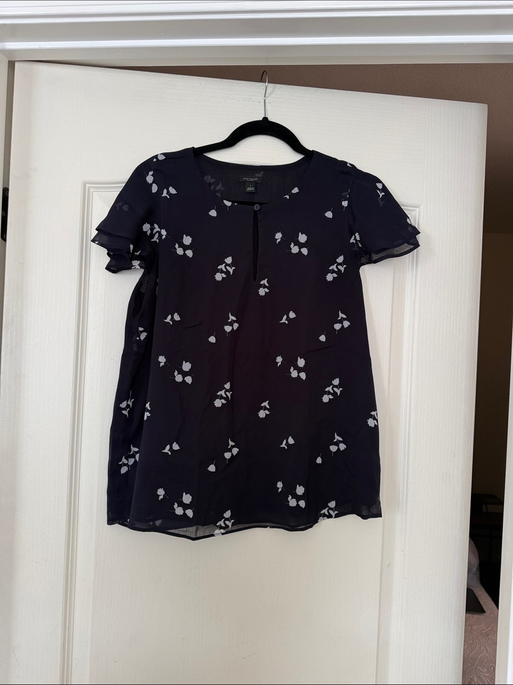 Ann Taylor Navy Floral Short Flutter Sleeve Top